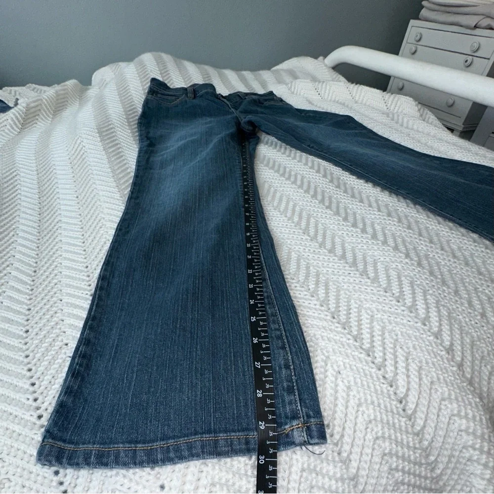 Women's Daisy Fuentes Denim Jeans with Cute Pocket Stitching - Size 10 - Picture 6 of 8